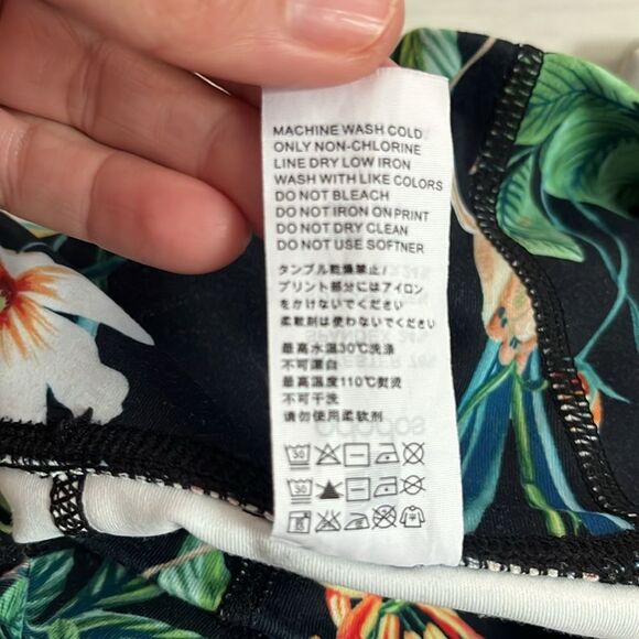 Ododos Floral Tropical Print Capri Leggings Size Medium - Picture 7 of 7